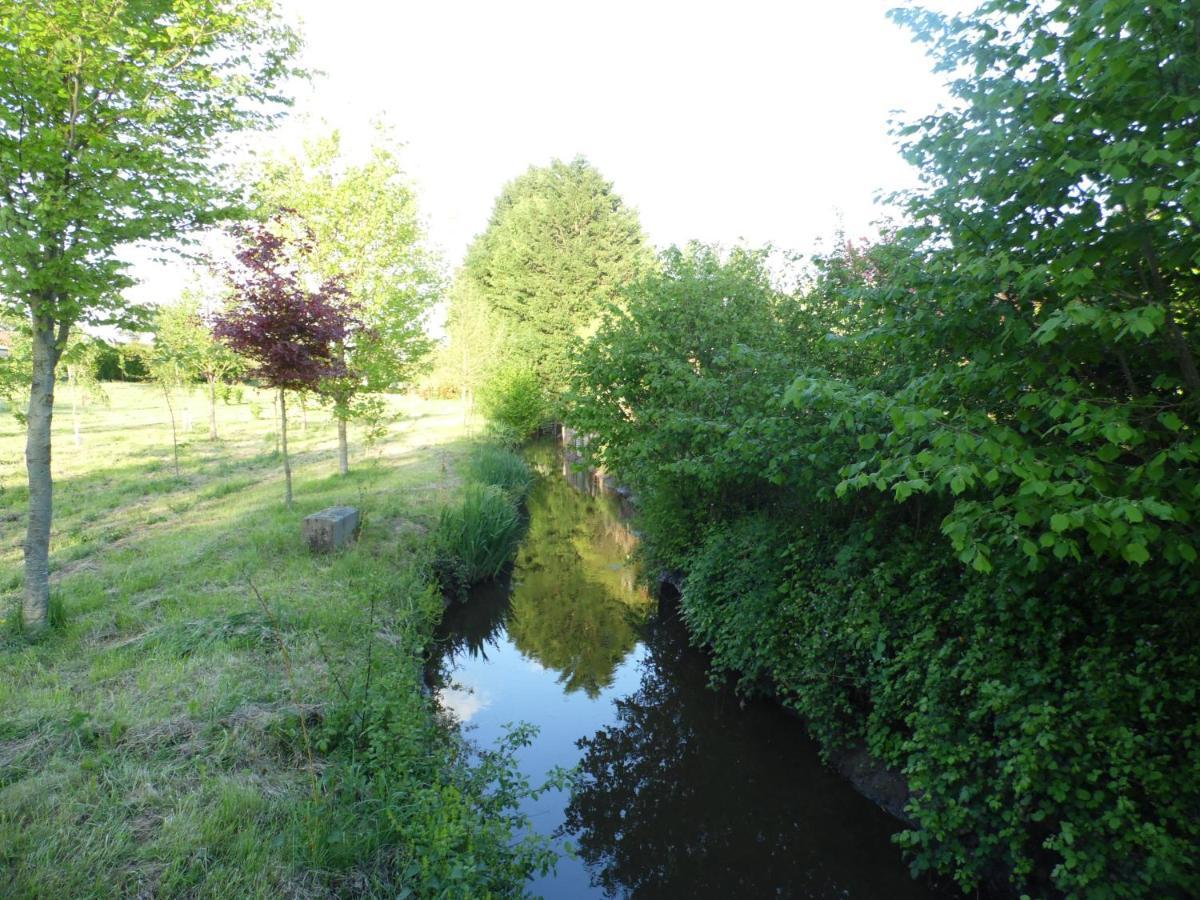 Au Parfum Des Lavandes Précigné Buitenkant foto